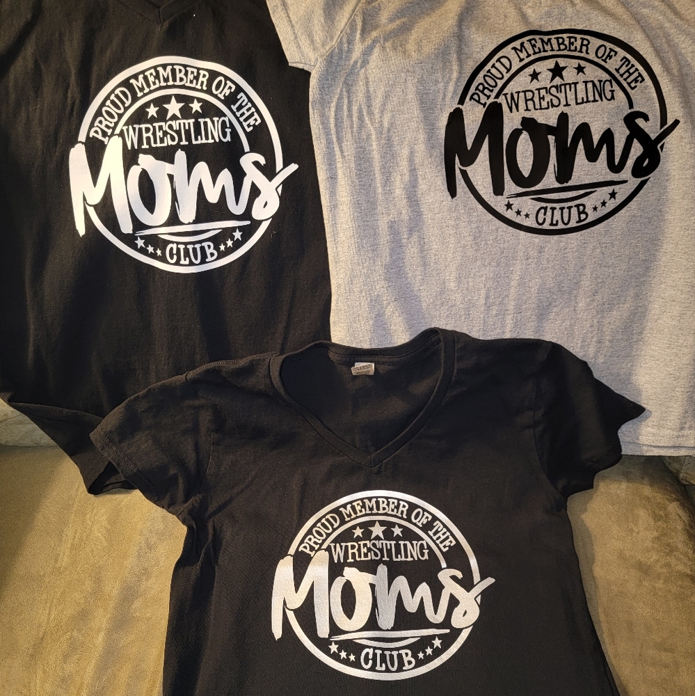 Gildan v-neck t-shirts
